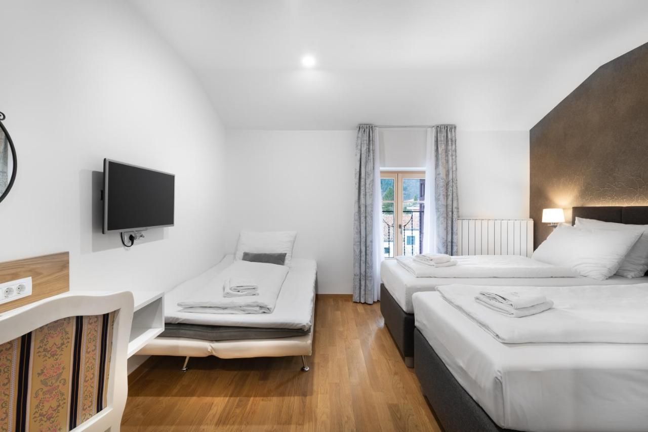 Hotel Dvorec Tolmin Exterior photo