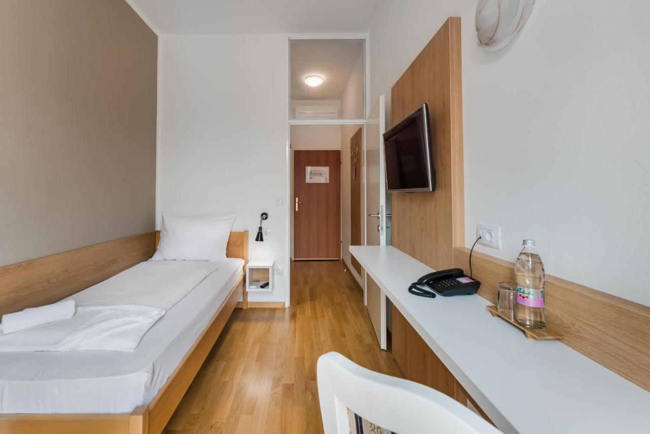 Hotel Dvorec Tolmin Exterior photo